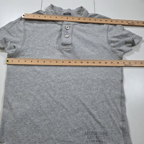Abercrombie & Fitch T Shirt Mens M Gray Polo Distressed Muscle SS Button Preppy - Picture 4 of 14